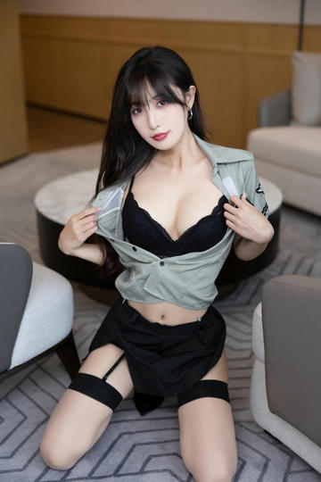 闫妮官宣新身份